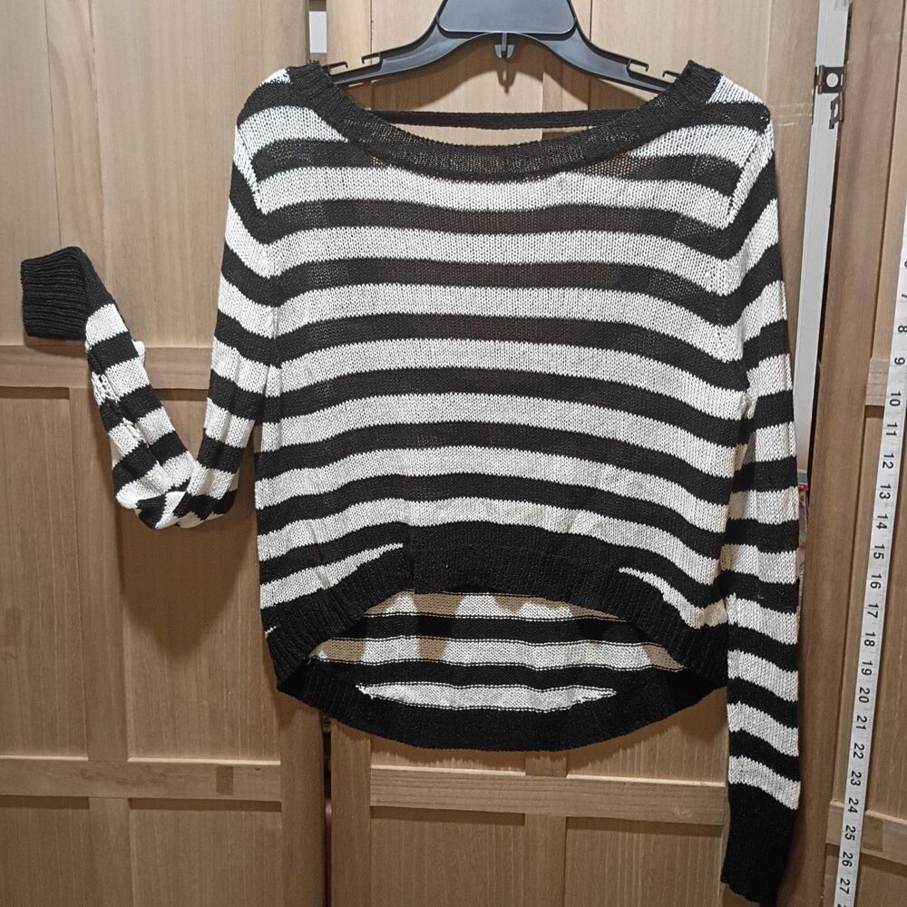 Bisou bisou black white striped light knit top